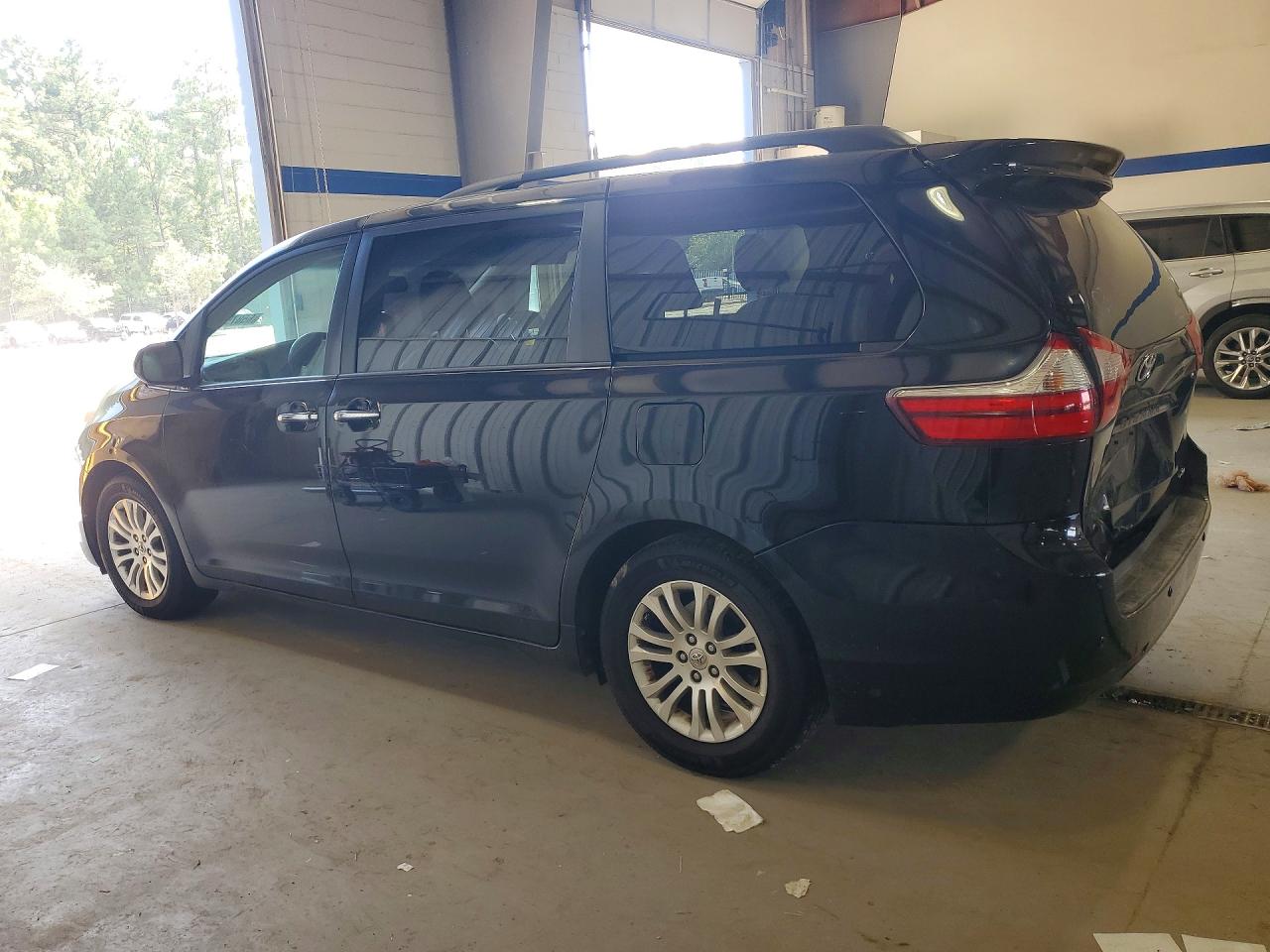 2015 TOYOTA SIENNA XLE PREMIUM 8-PASSENGER — снимка 2