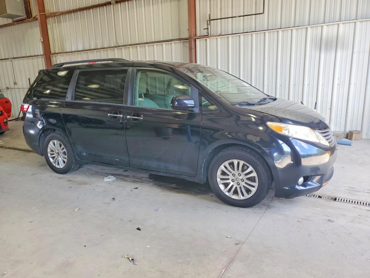 2015 TOYOTA SIENNA XLE PREMIUM 8-PASSENGER — снимка 4