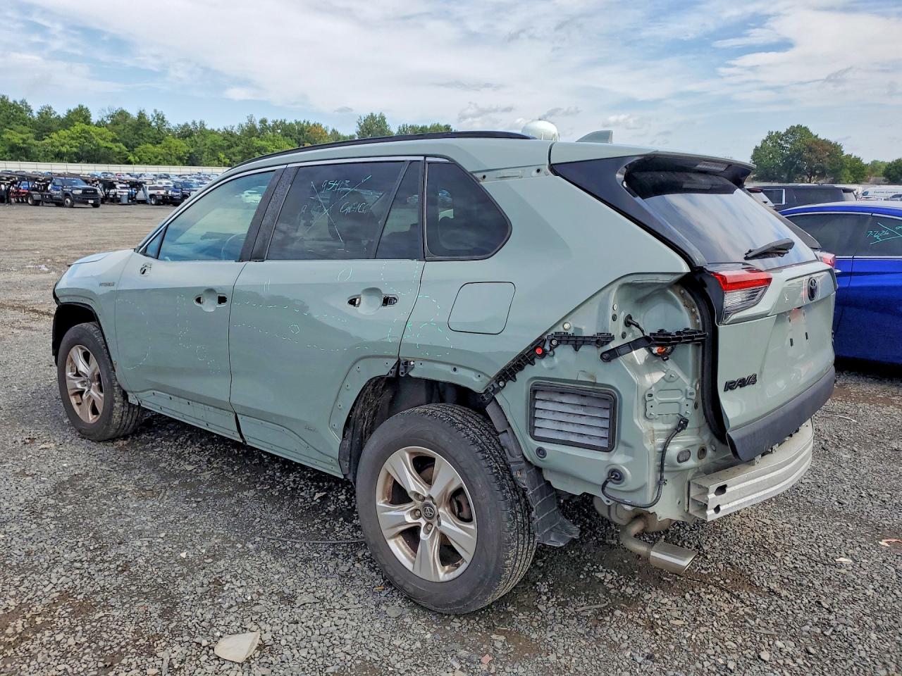 2020 TOYOTA RAV4 HYBRID XLE — снимка 2