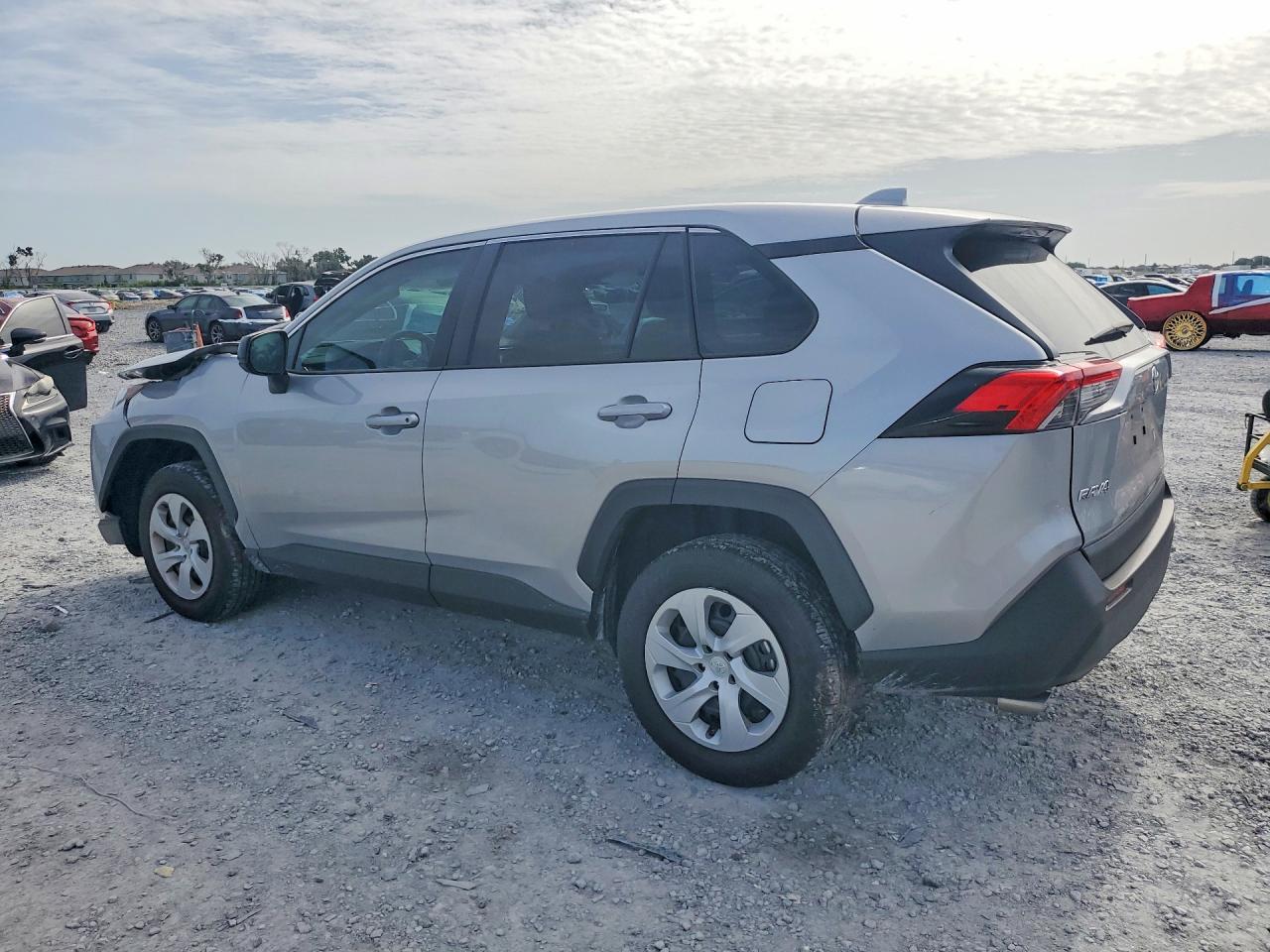 2025 TOYOTA RAV4 LE — снимка 2