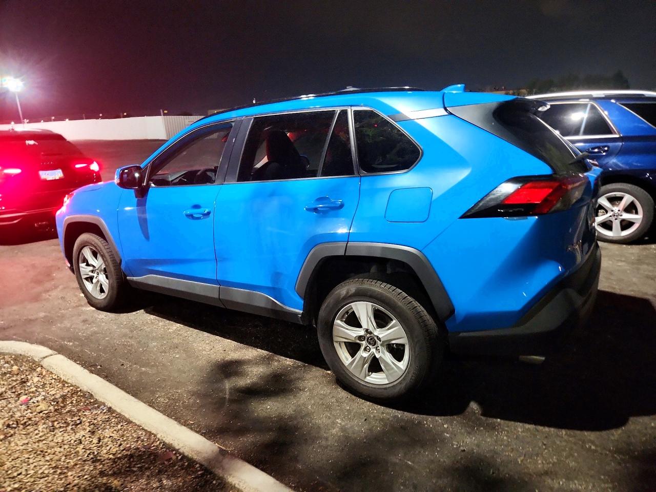 2021 TOYOTA RAV4 XLE — снимка 2