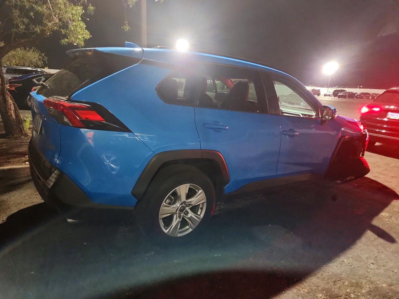 2021 TOYOTA RAV4 XLE — снимка 3