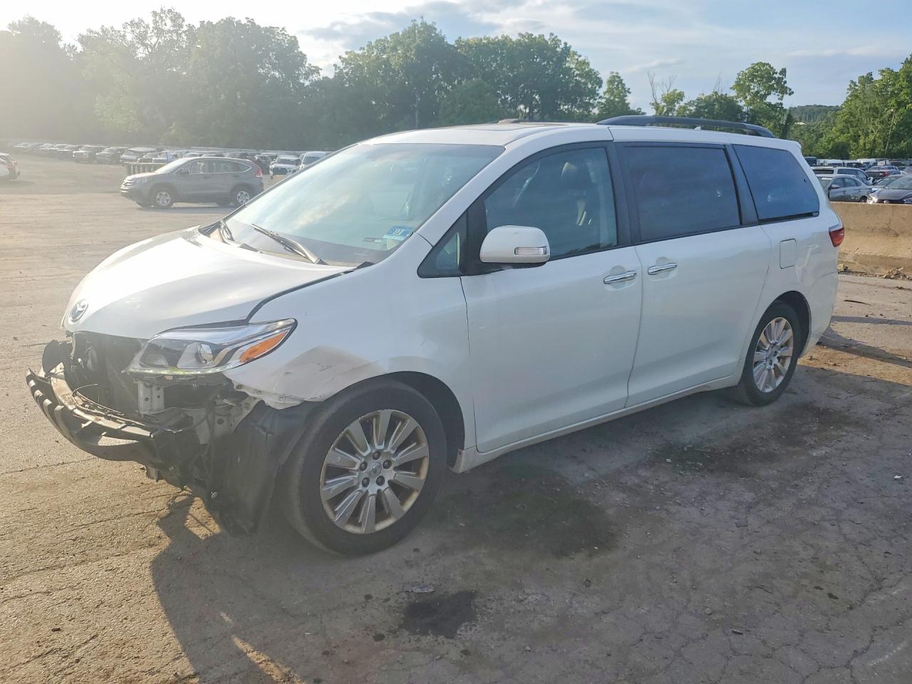 2015 TOYOTA SIENNA LIMITED PREMIUM 7-PASSENGER