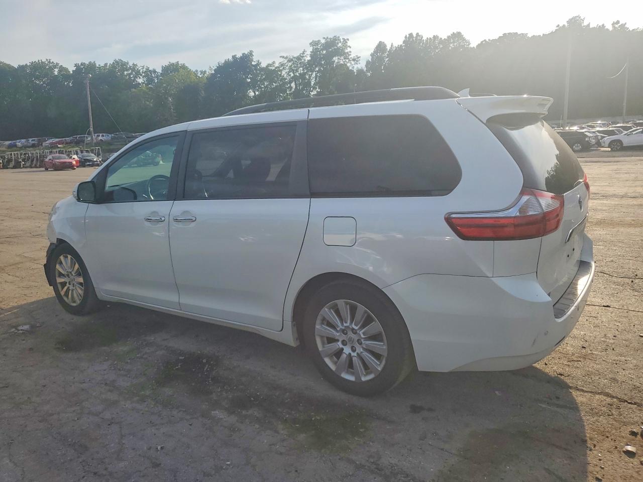 2015 TOYOTA SIENNA LIMITED PREMIUM 7-PASSENGER — снимка 2