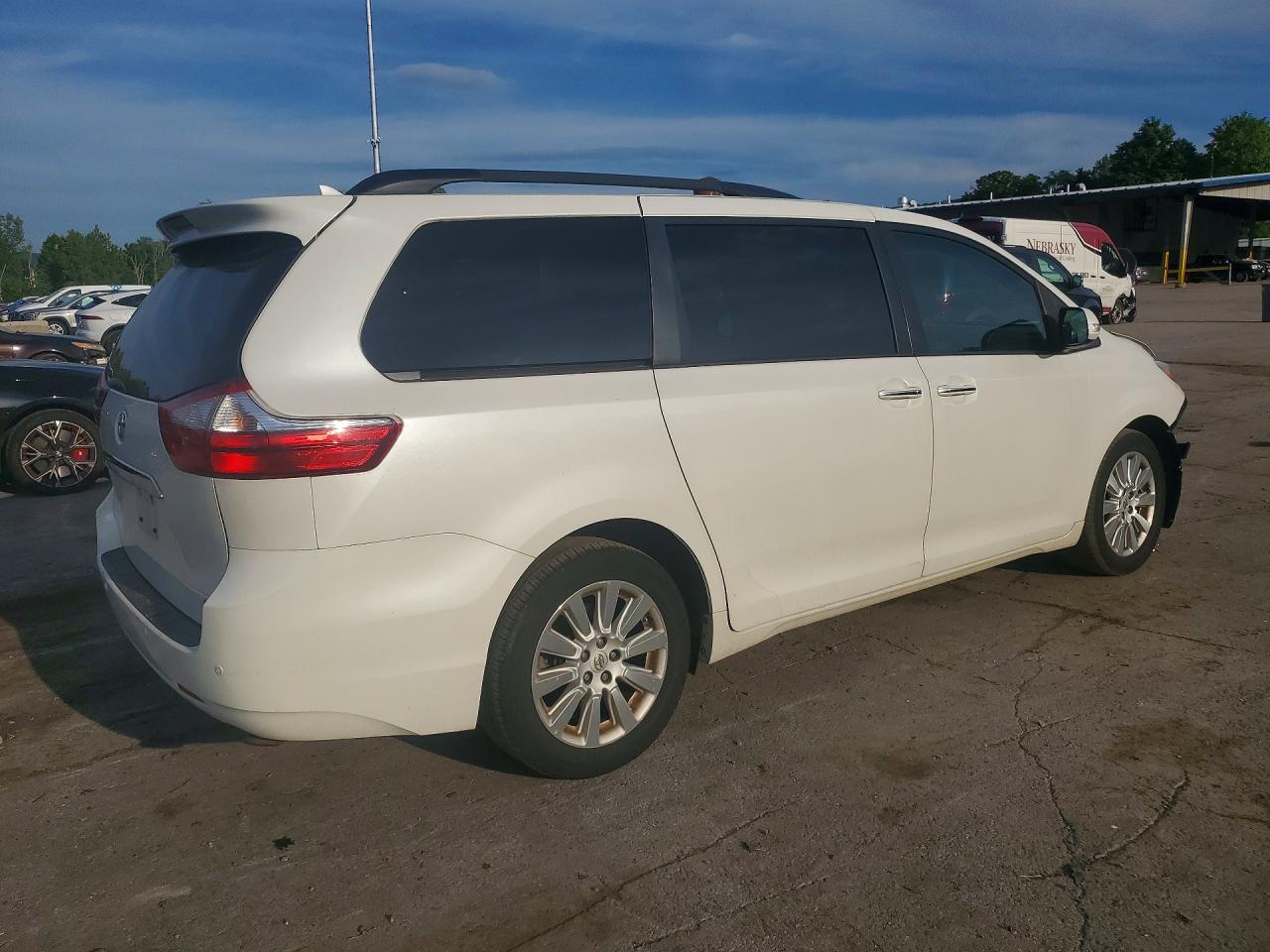 2015 TOYOTA SIENNA LIMITED PREMIUM 7-PASSENGER — снимка 3