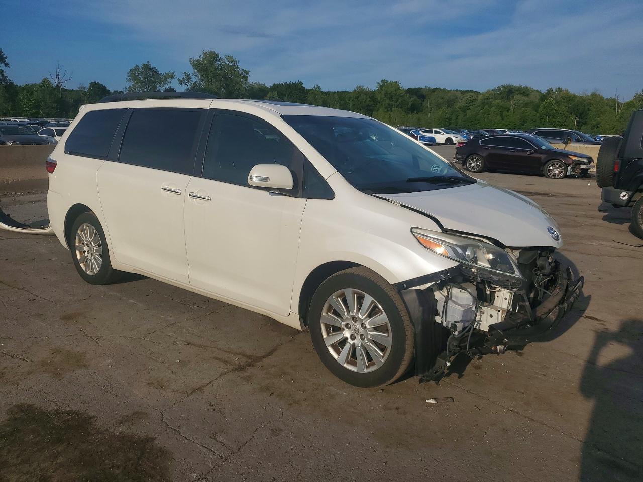 2015 TOYOTA SIENNA LIMITED PREMIUM 7-PASSENGER — снимка 4