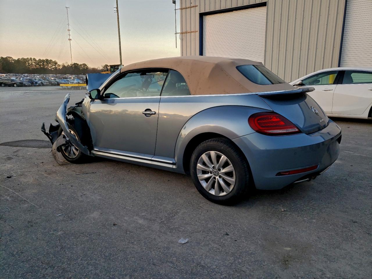 2019 VOLKSWAGEN BEETLE S — снимка 2