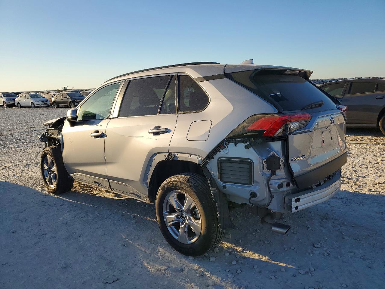 2024 TOYOTA RAV4 XLE — снимка 2