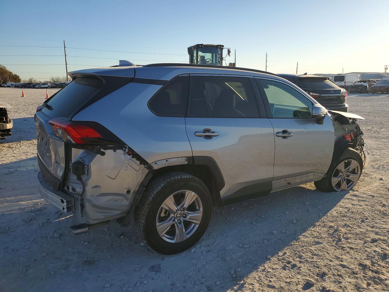 2024 TOYOTA RAV4 XLE — снимка 3