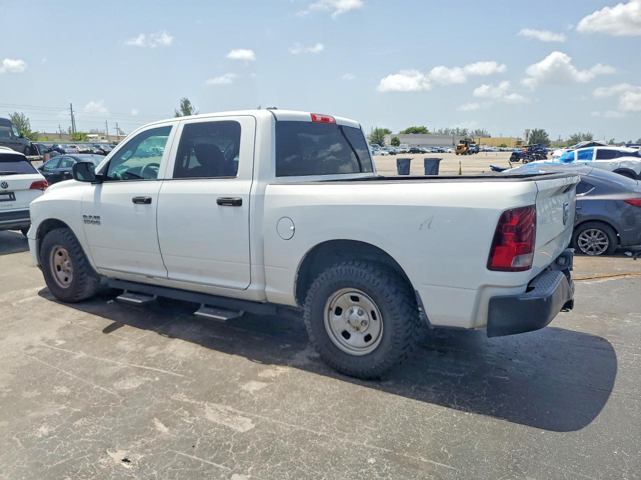 2015 RAM 1500 ST — снимка 2