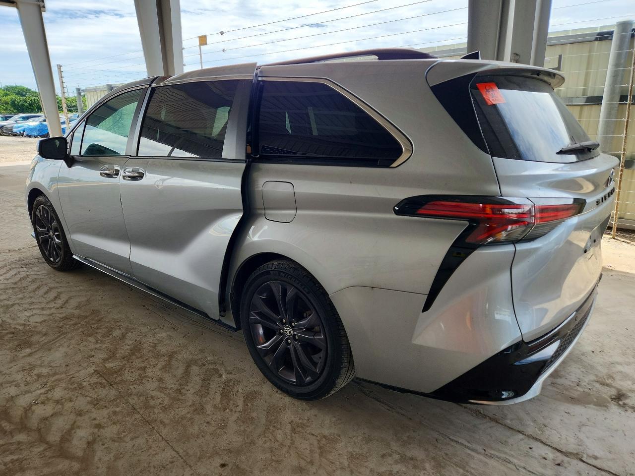 2023 TOYOTA SIENNA XSE 7-PASSENGER — снимка 2