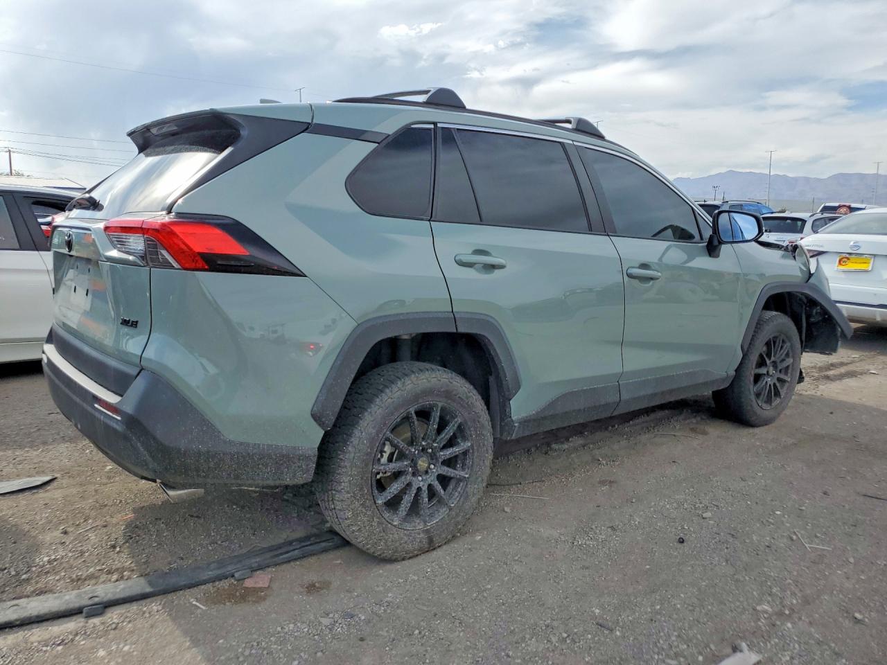 2021 TOYOTA RAV4 XLE — снимка 3