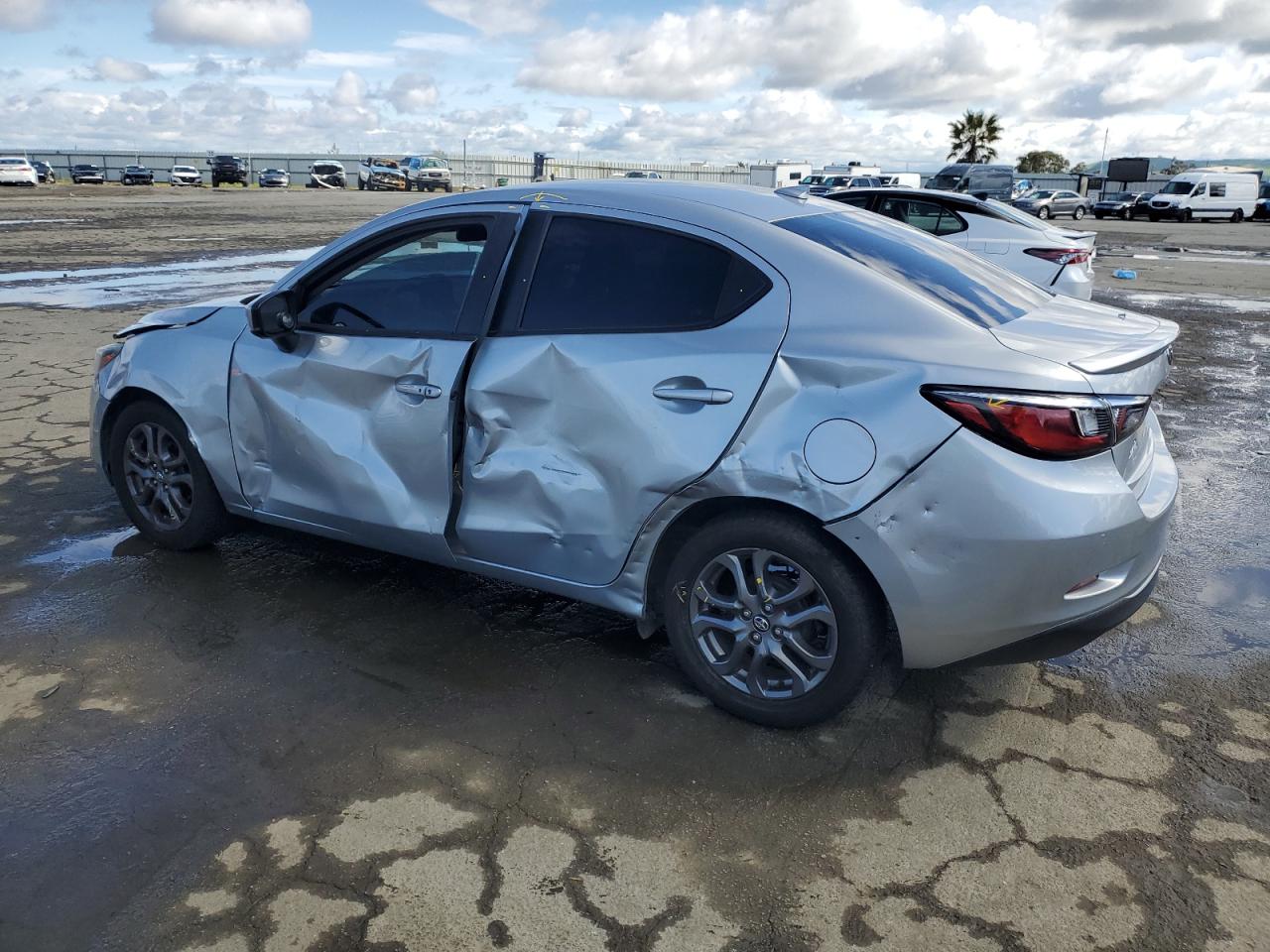2019 TOYOTA YARIS L — снимка 2