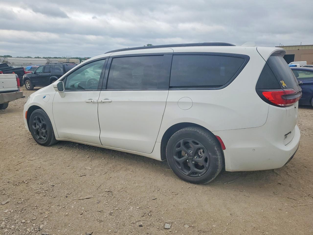 2021 CHRYSLER PACIFICA HYBRID LIMITED — снимка 2