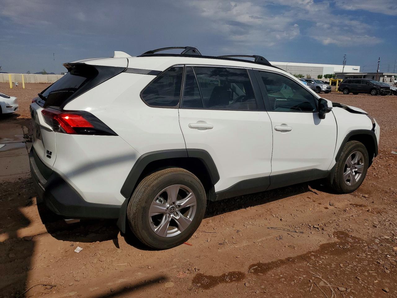 2025 TOYOTA RAV4 XLE — снимка 3