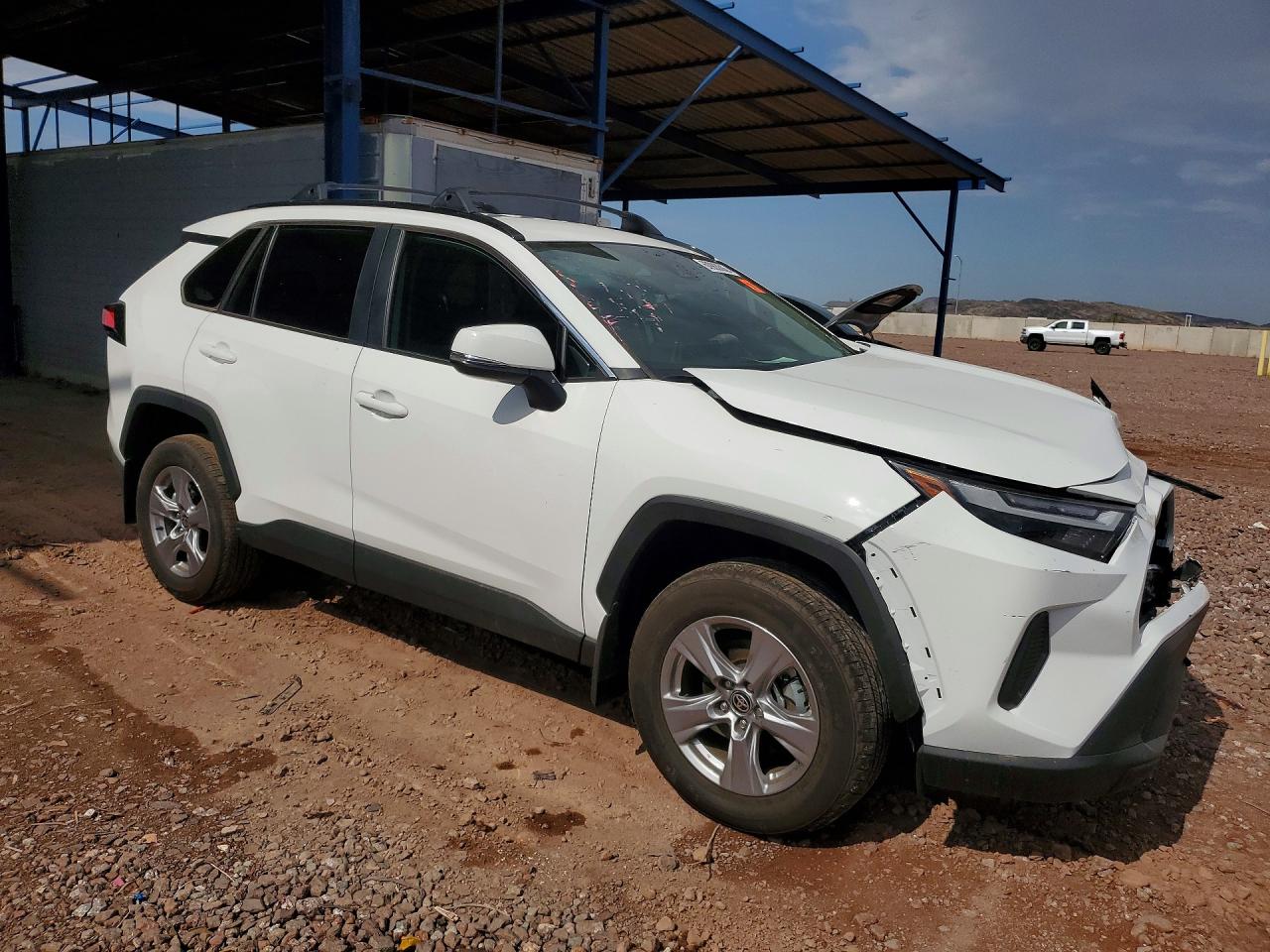 2025 TOYOTA RAV4 XLE — снимка 4