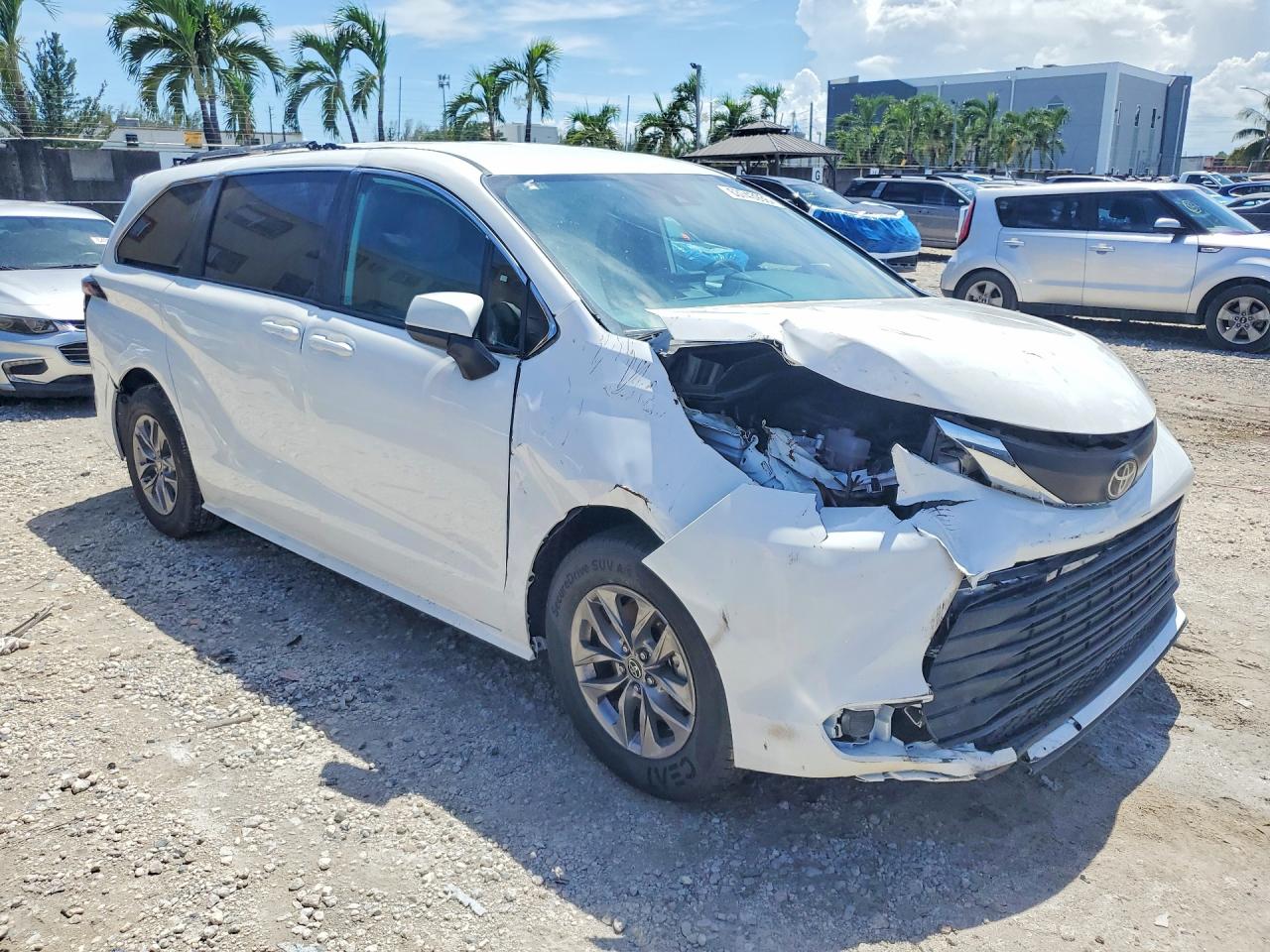 2026 TOYOTA SIENNA LE — снимка 4