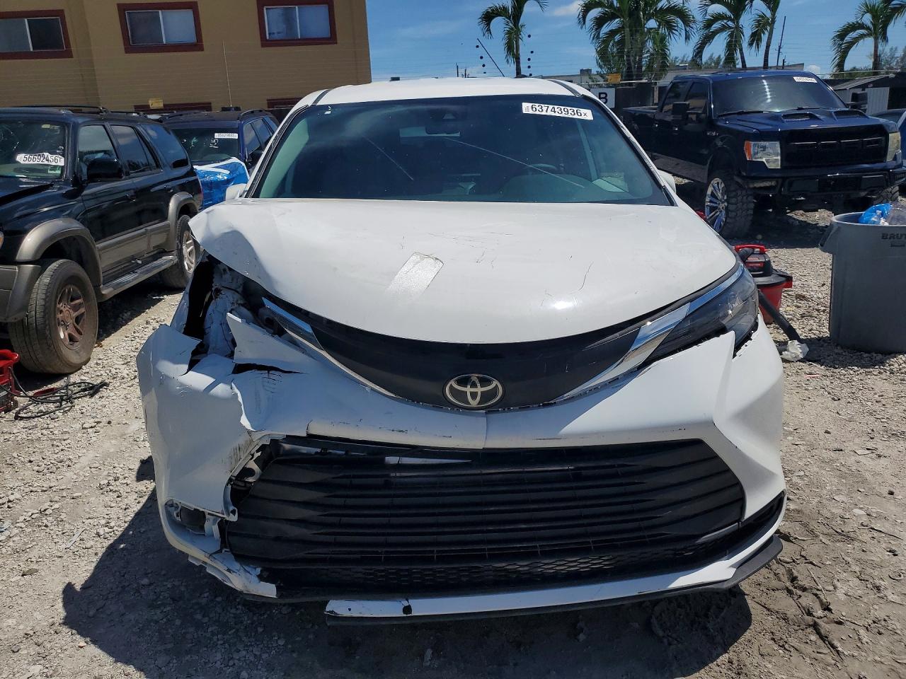 2026 TOYOTA SIENNA LE — снимка 5