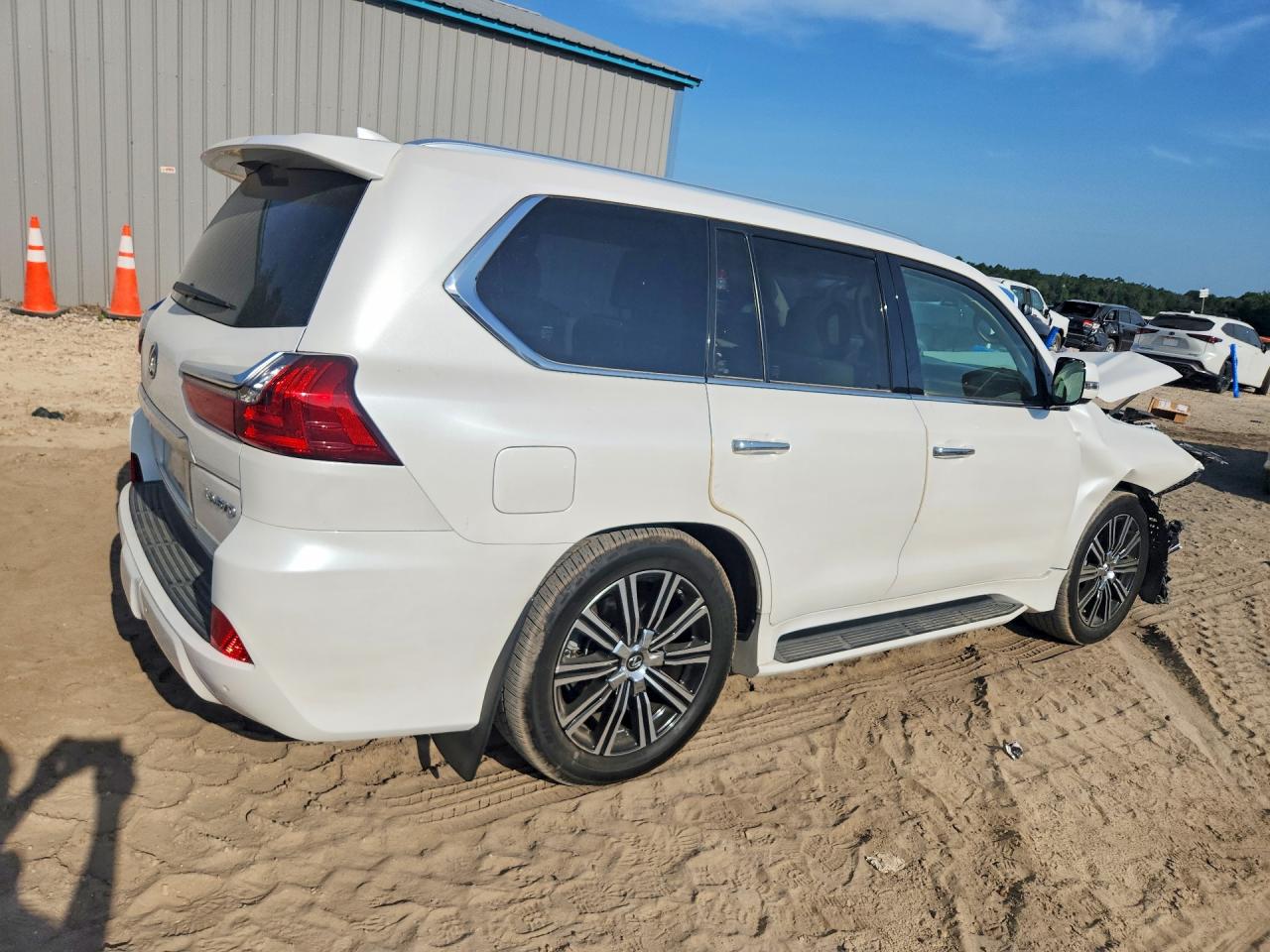 2020 LEXUS LX 570 — снимка 3