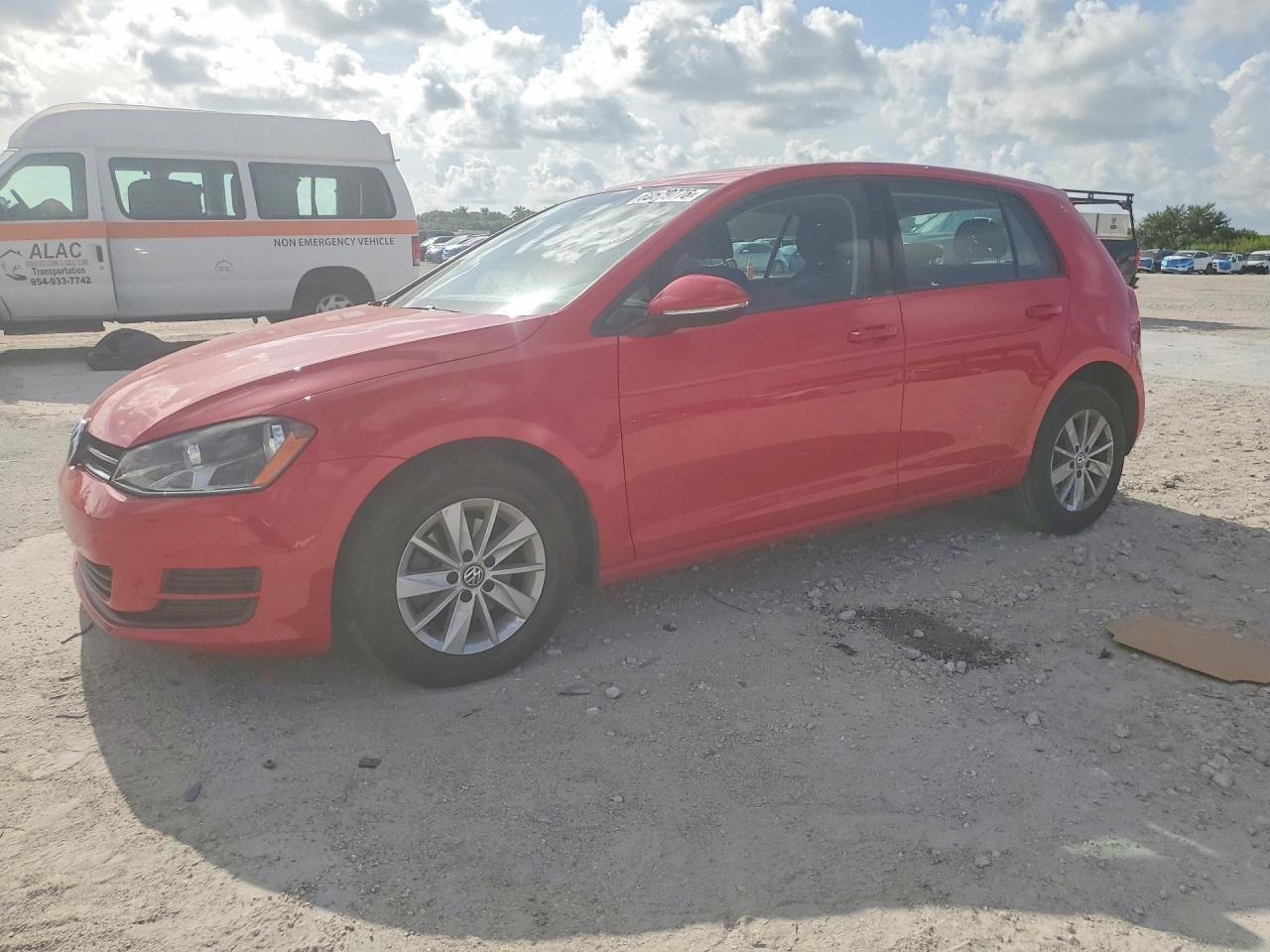 2016 VOLKSWAGEN GOLF S/SE