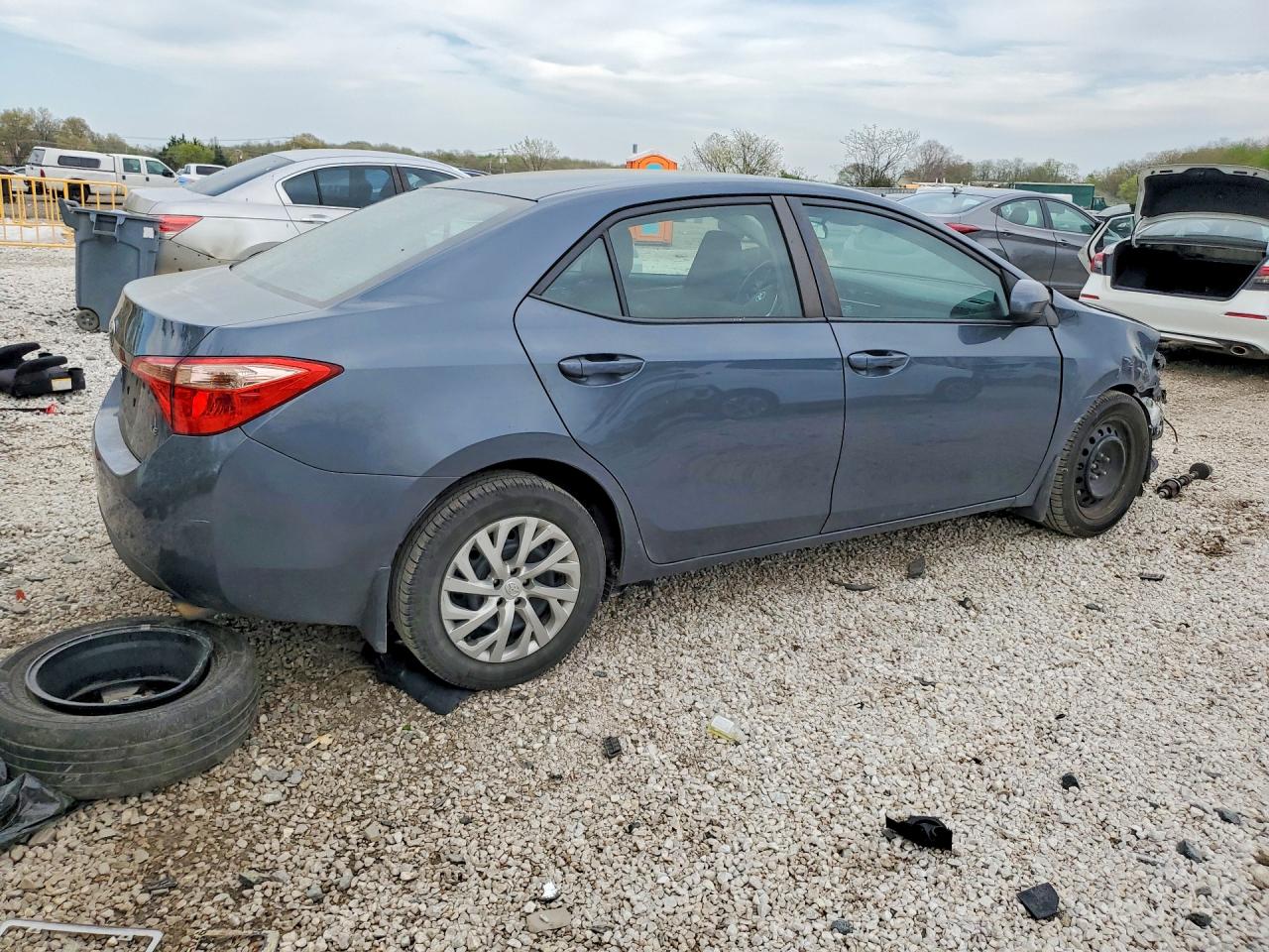 2017 TOYOTA COROLLA LE — снимка 3
