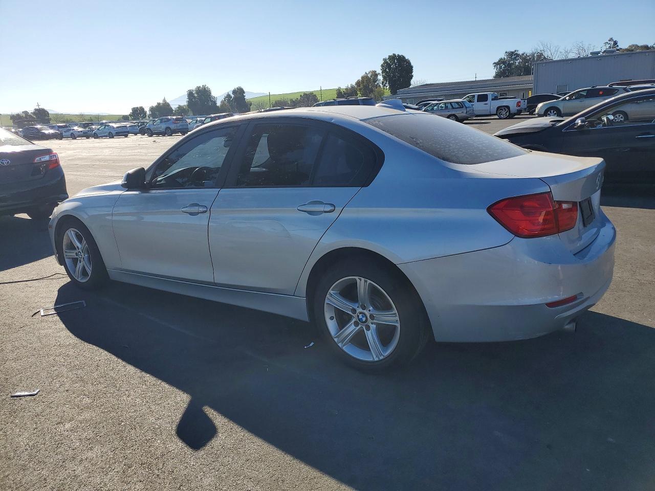 2015 BMW 320 I — снимка 2