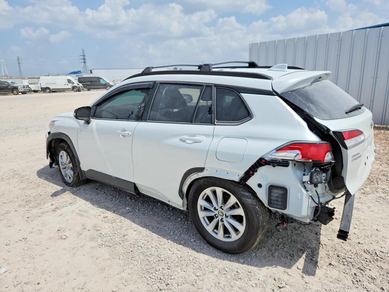 2023 TOYOTA COROLLA CROSS LE — снимка 2