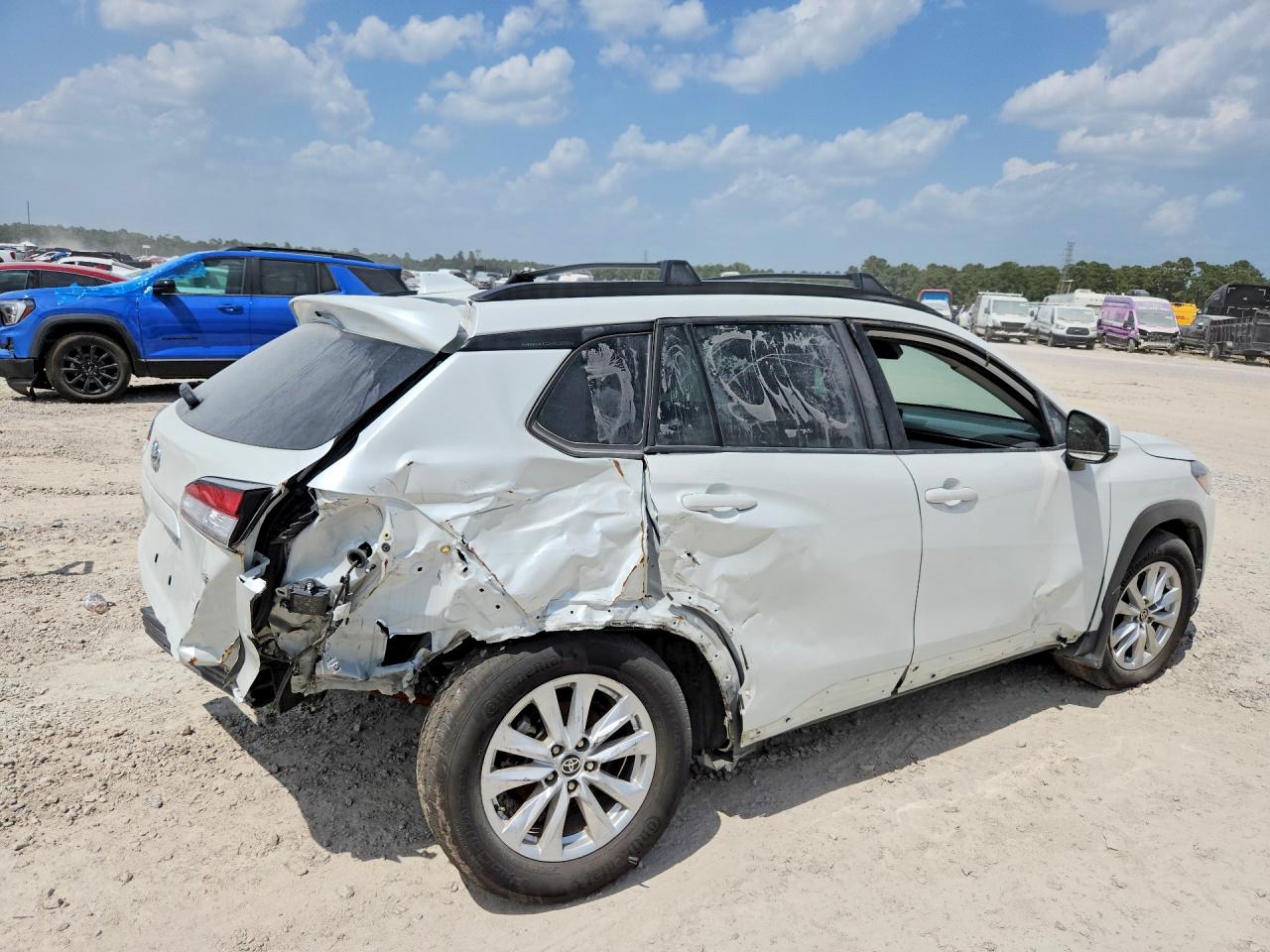 2023 TOYOTA COROLLA CROSS LE — снимка 3