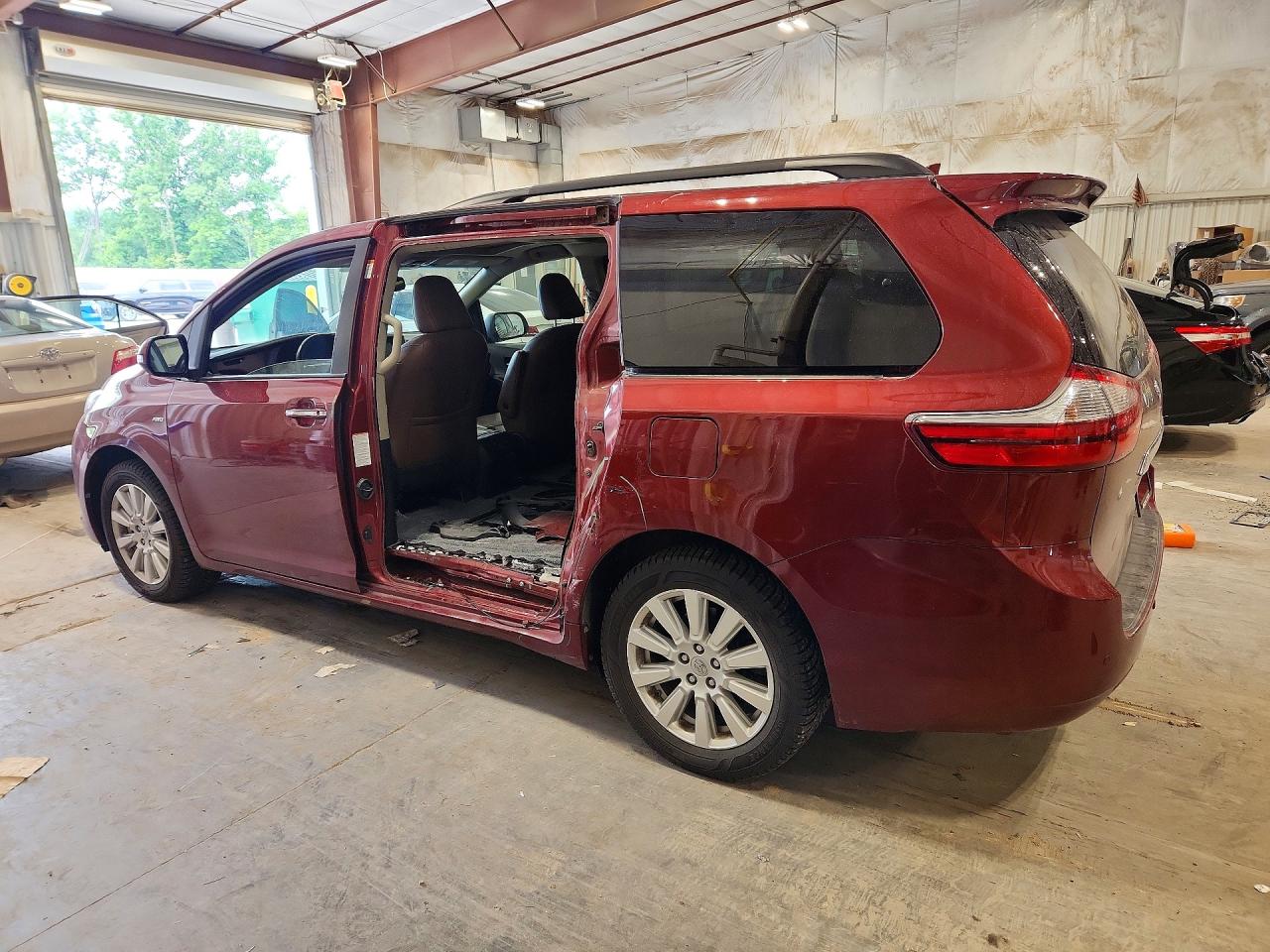 2017 TOYOTA SIENNA LIMITED PREMIUM 7-PASSENGER — снимка 2