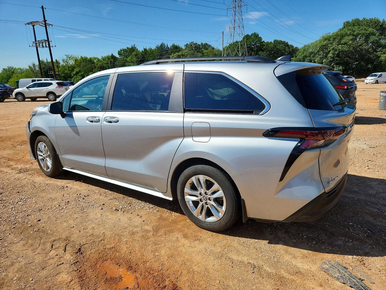 2025 TOYOTA SIENNA XLE 7-PASSENGER — снимка 2