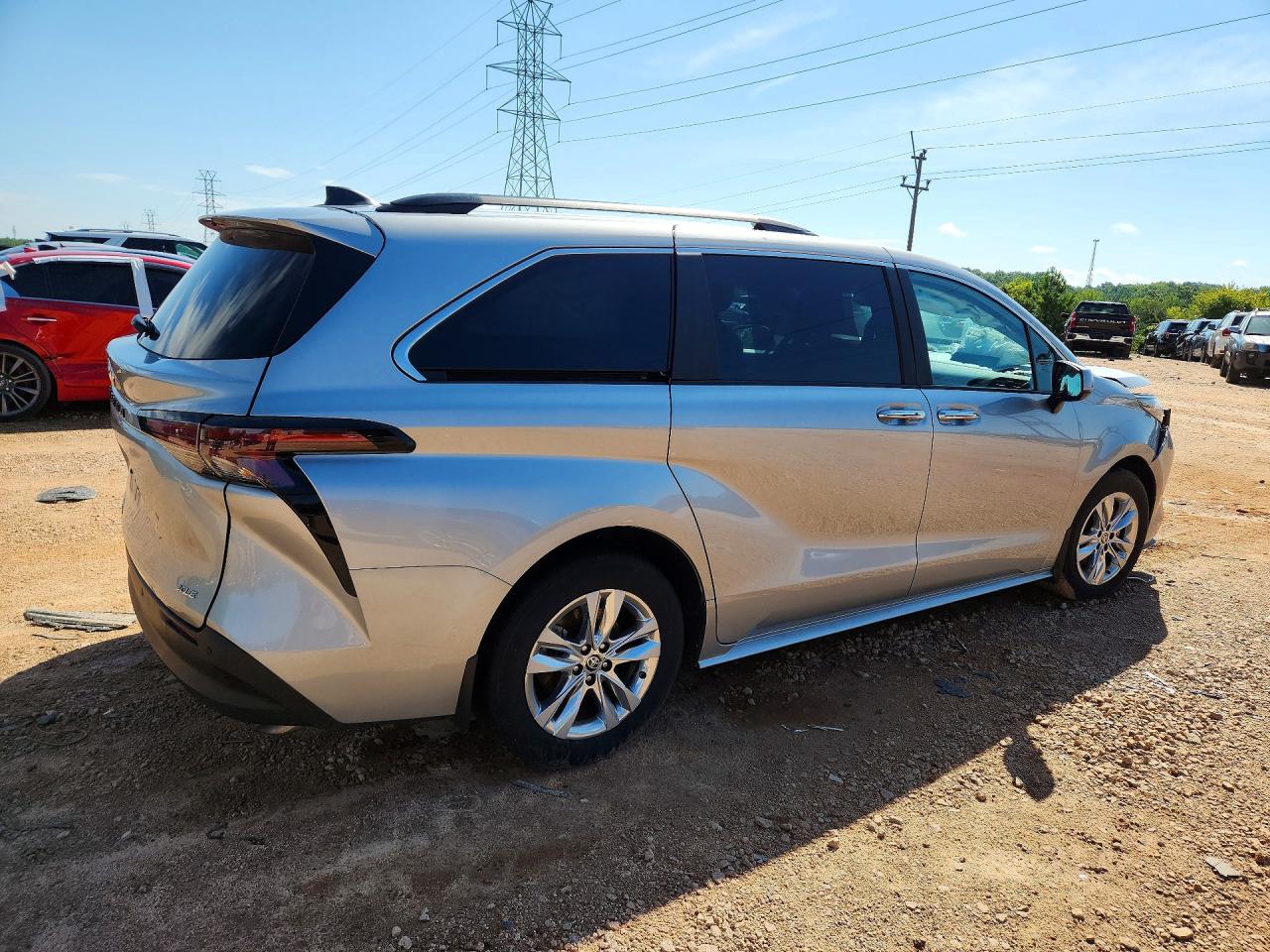 2025 TOYOTA SIENNA XLE 7-PASSENGER — снимка 3