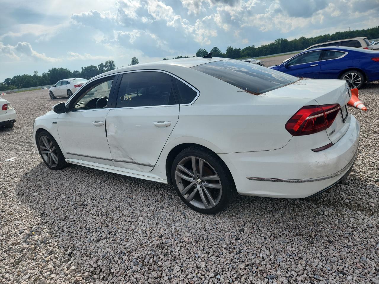 2017 VOLKSWAGEN PASSAT R-LINE — снимка 2