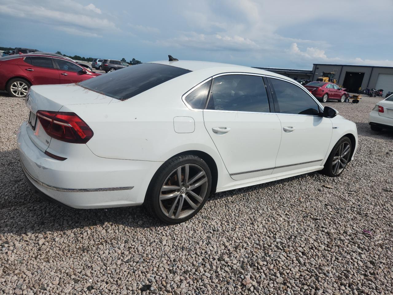 2017 VOLKSWAGEN PASSAT R-LINE — снимка 3