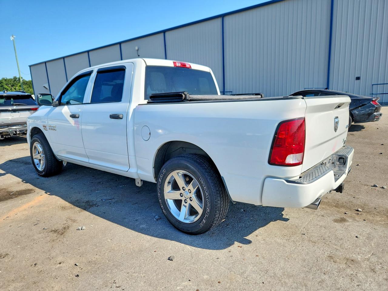 2016 RAM 1500 ST — снимка 2