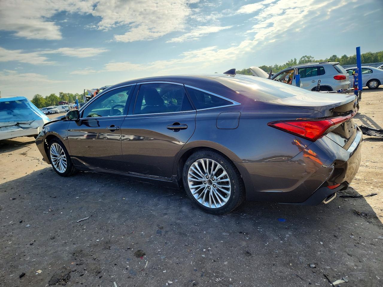 2019 TOYOTA AVALON LIMITED — снимка 2