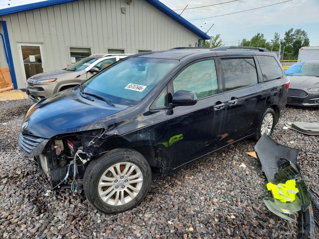 2015 TOYOTA SIENNA XLE PREMIUM 8-PASSENGER