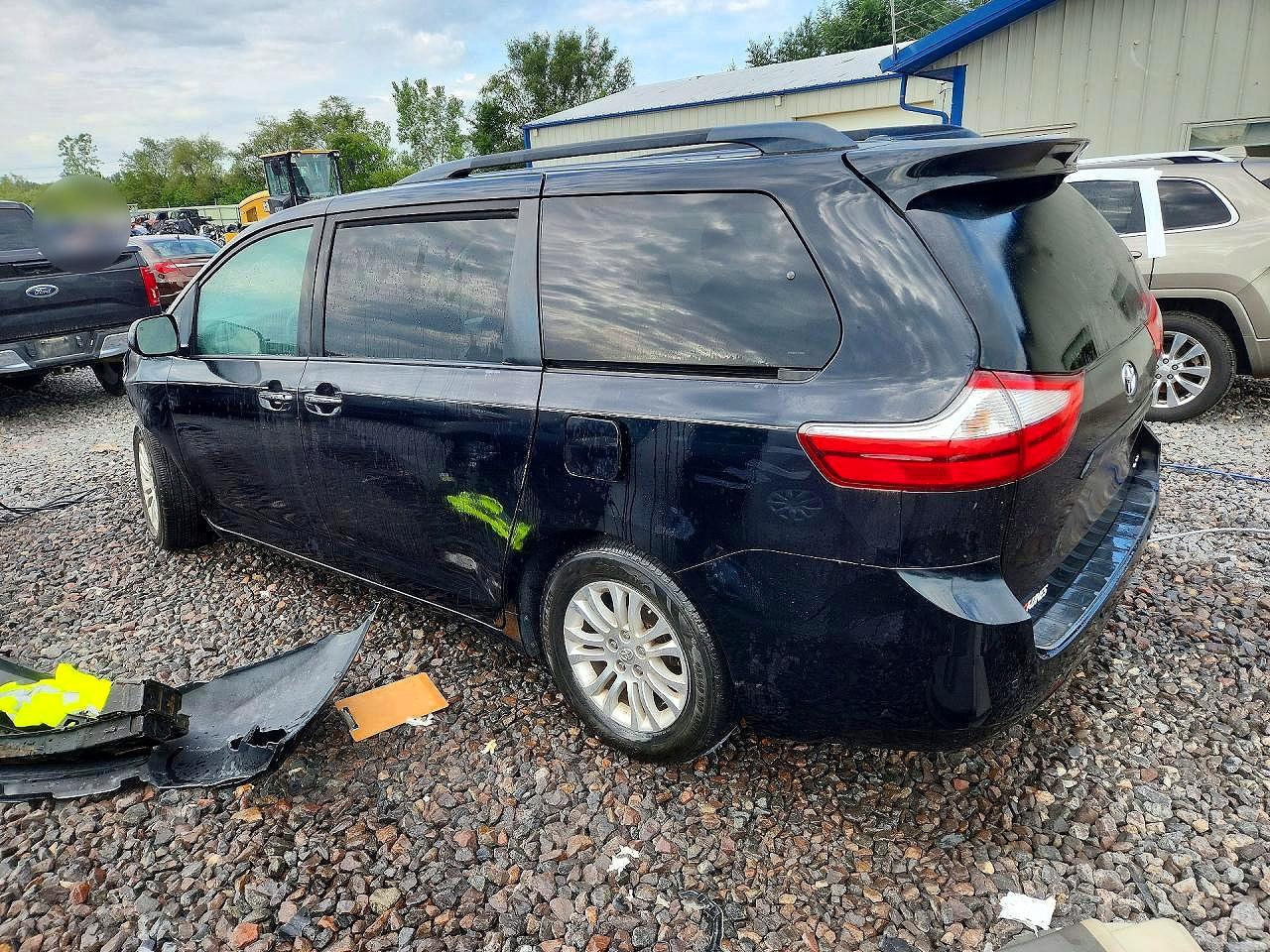 2015 TOYOTA SIENNA XLE PREMIUM 8-PASSENGER — снимка 2