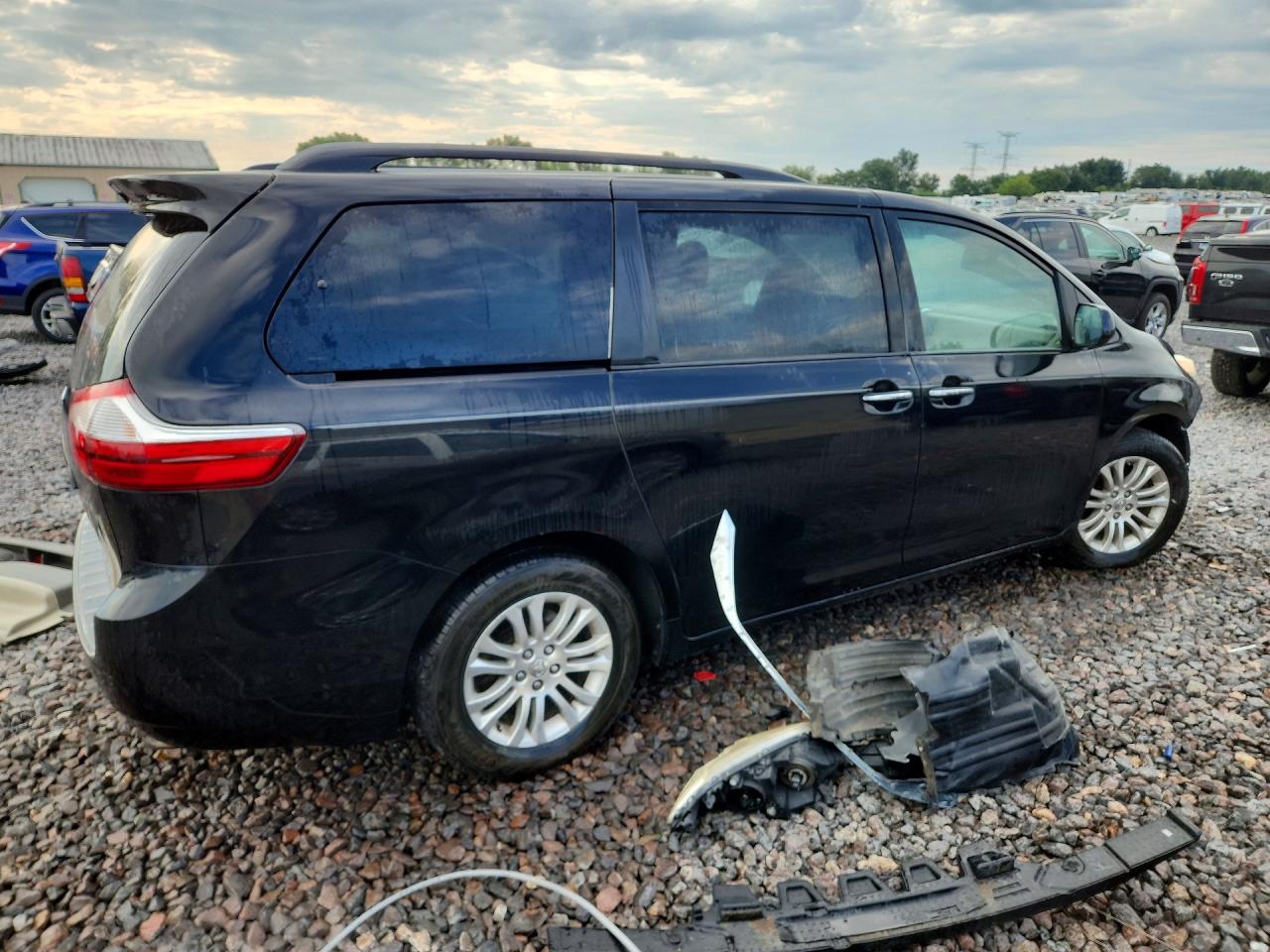 2015 TOYOTA SIENNA XLE PREMIUM 8-PASSENGER — снимка 3