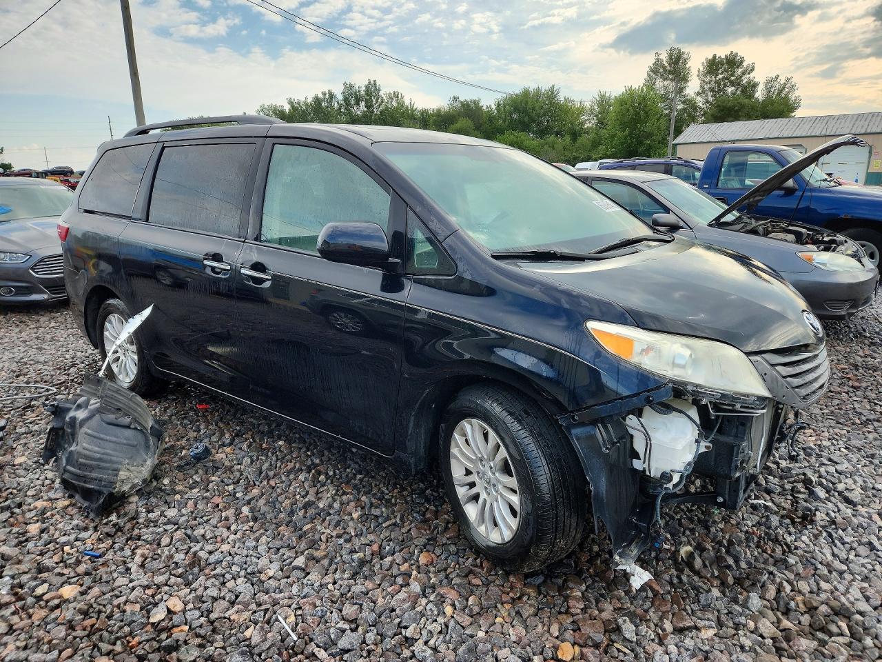 2015 TOYOTA SIENNA XLE PREMIUM 8-PASSENGER — снимка 4