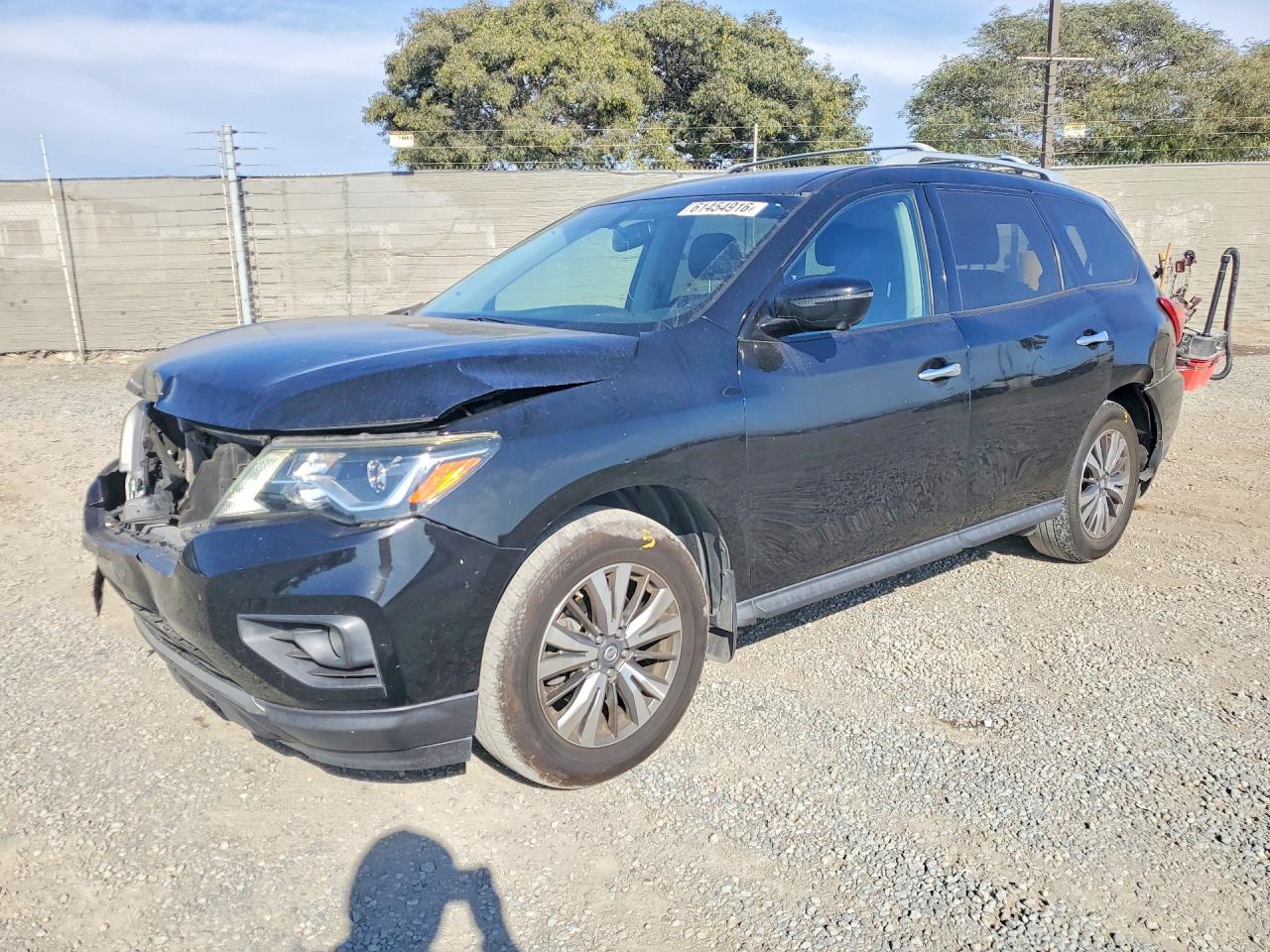 2017 NISSAN PATHFINDER SL