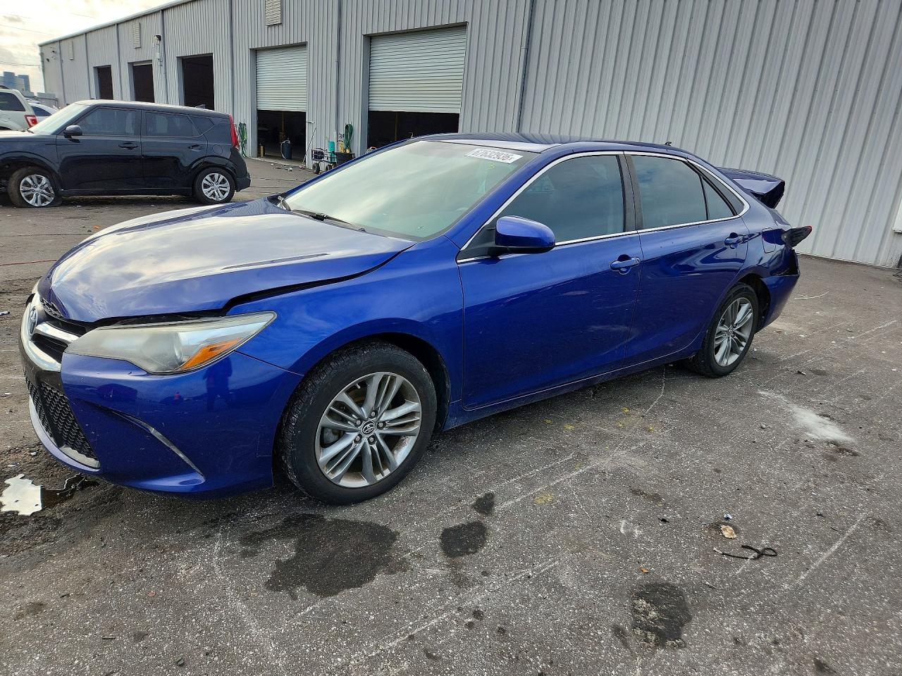 2015 TOYOTA CAMRY SE