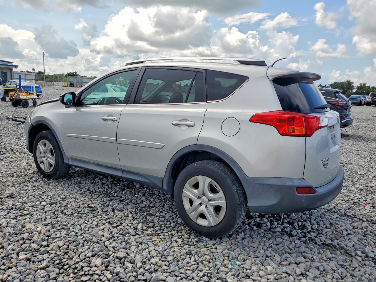 2015 TOYOTA RAV4 LE — снимка 2
