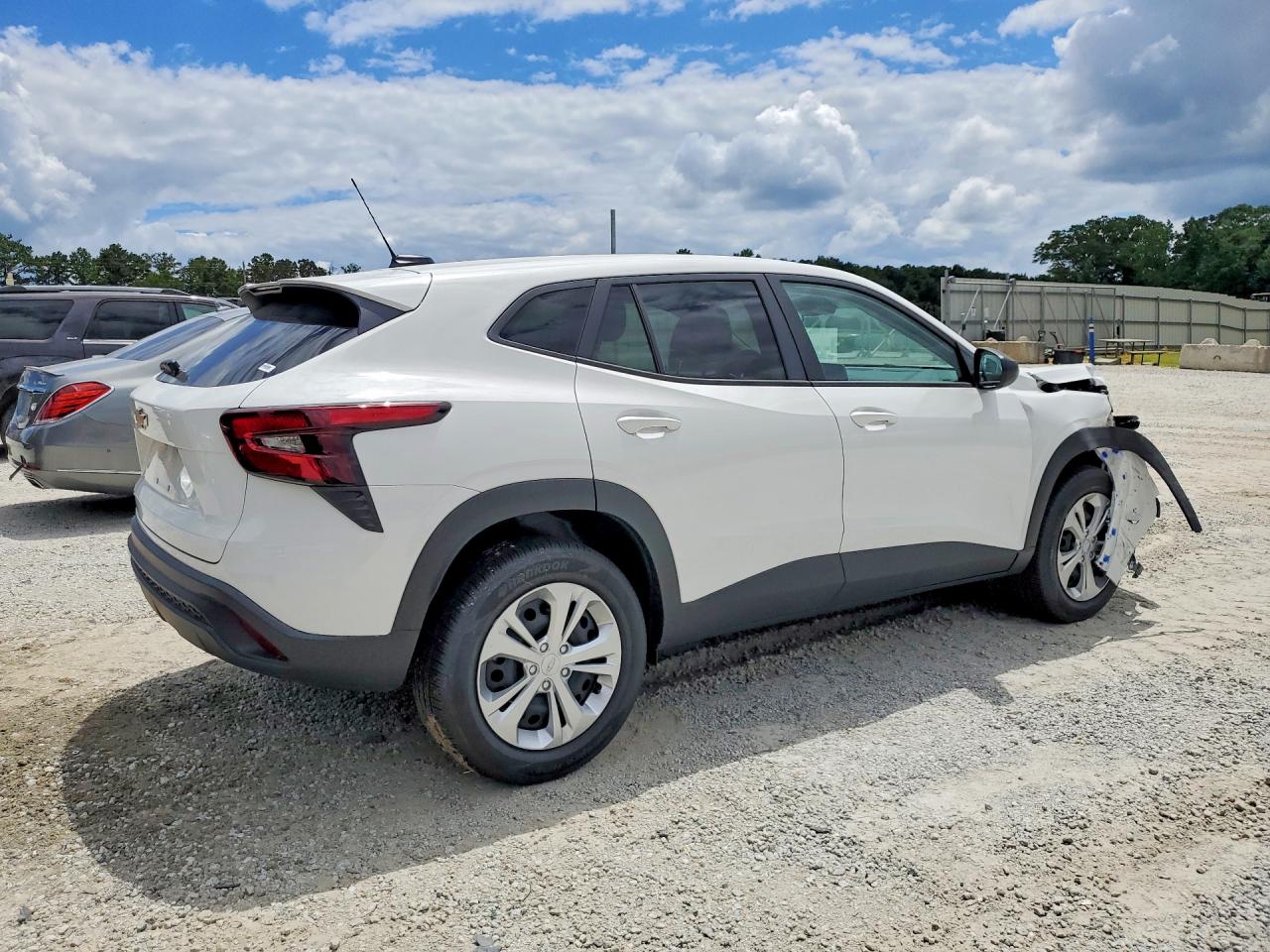 2026 CHEVROLET TRAX LS — снимка 3