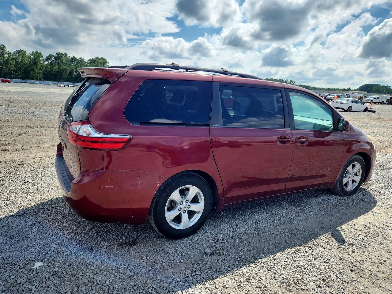 2017 TOYOTA SIENNA LE — снимка 3