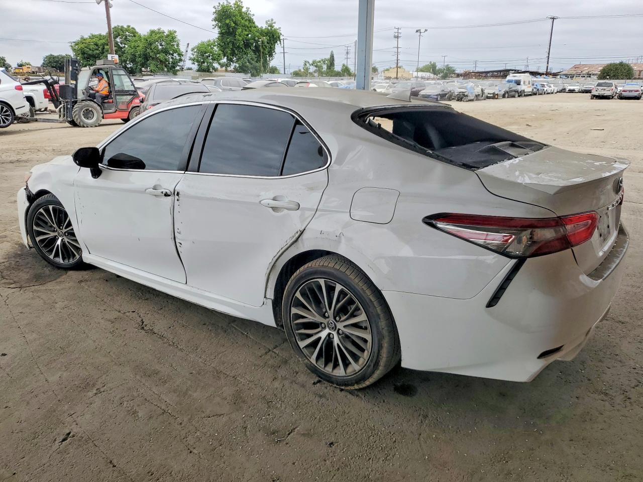 2019 TOYOTA CAMRY SE — снимка 2