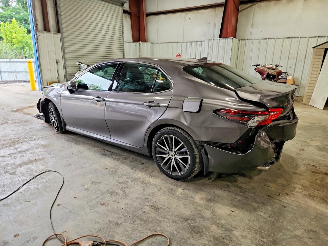 2022 TOYOTA CAMRY XLE — снимка 2
