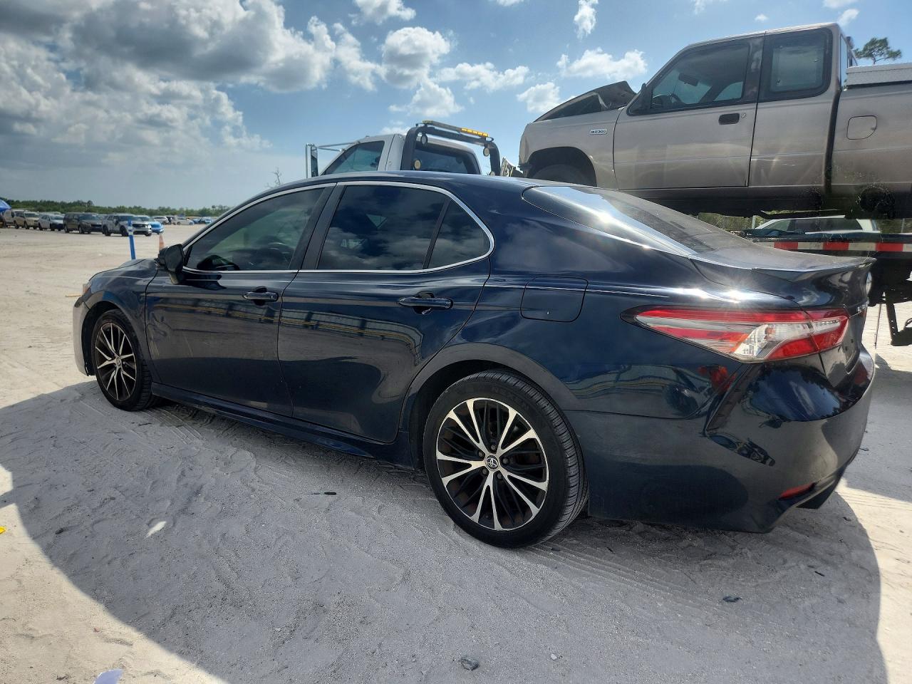 2018 TOYOTA CAMRY SE — снимка 2