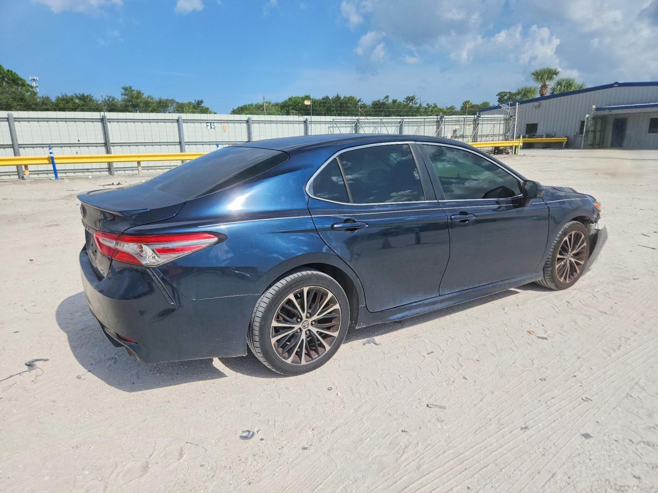 2018 TOYOTA CAMRY SE — снимка 3