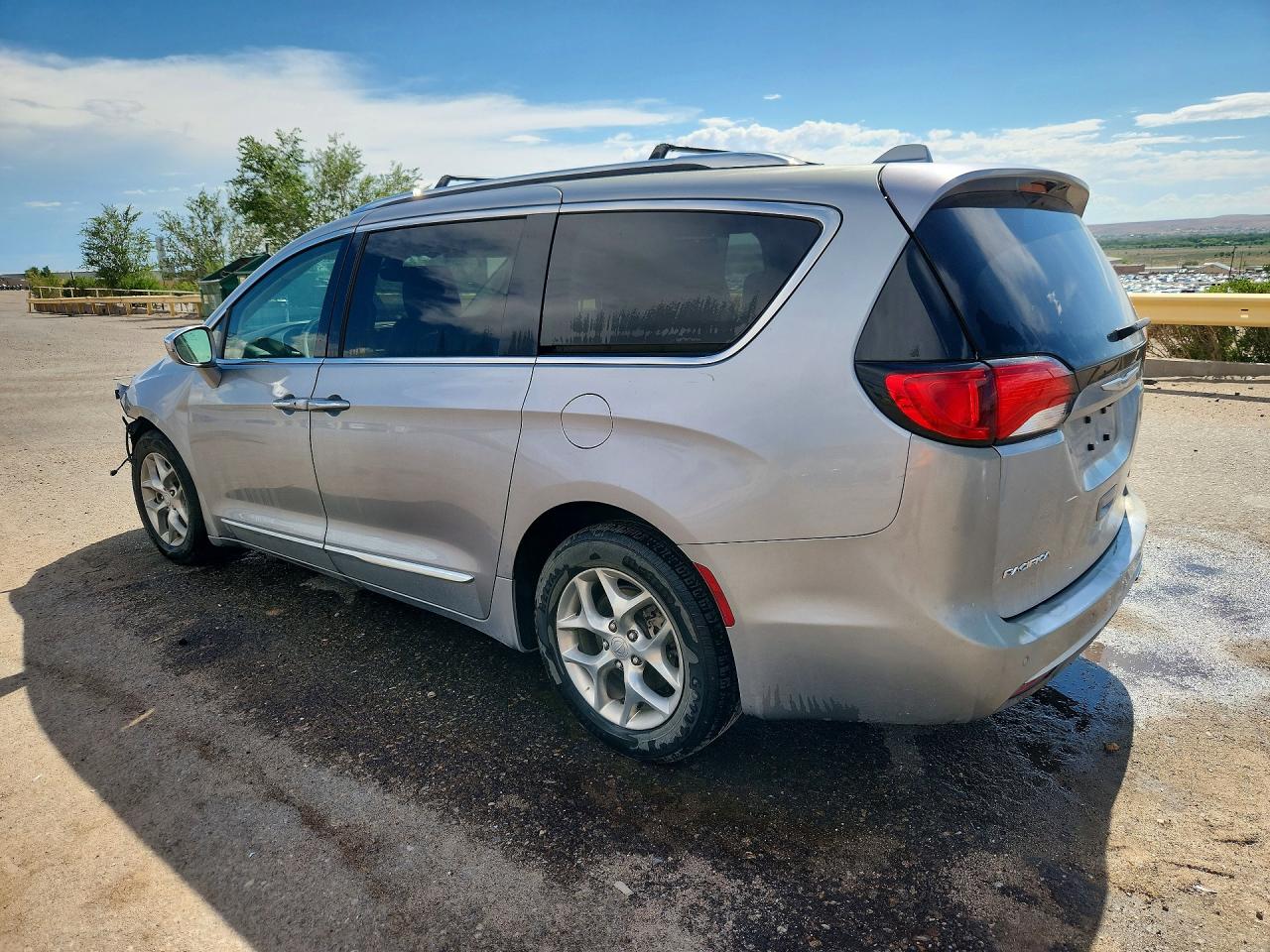 2018 CHRYSLER PACIFICA LIMITED — снимка 2