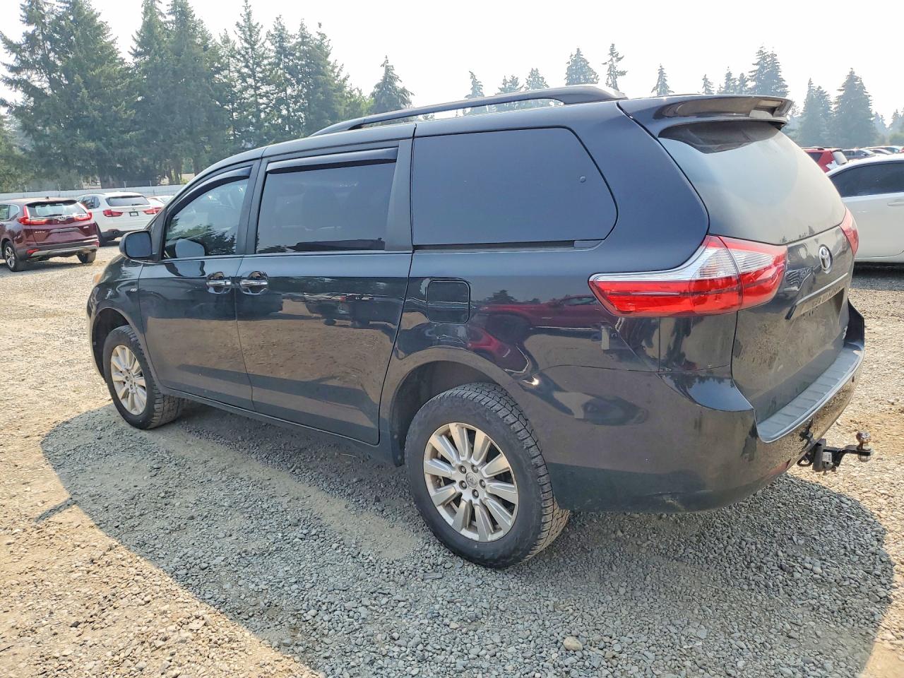 2017 TOYOTA SIENNA XLE PREMIUM 7-PASSENGER — снимка 2